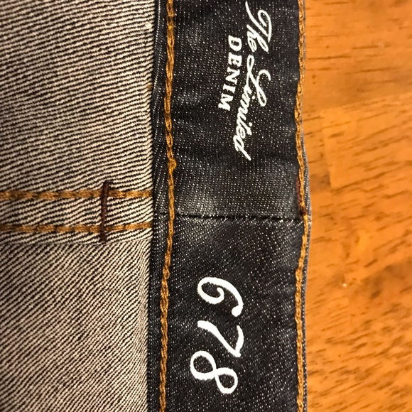 The Limited dark denim jeans with cuff in size 6. - Picture 7 of 8